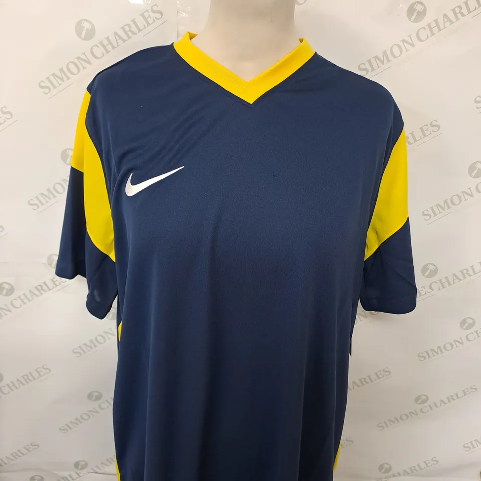 NIKE CASUAL SPORTS T-SHIRT SIZE L