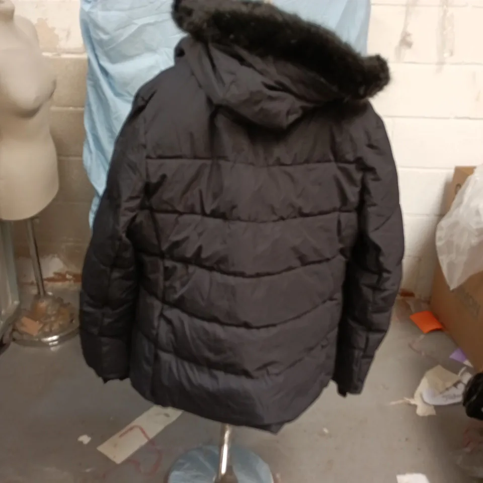 Dare 2b Black Puffer Jacket with Faux Fur Hood – UK 20 (US 16 / EU 52)