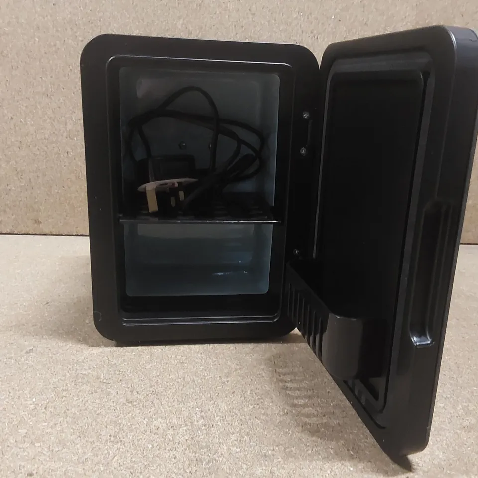 MINI PORTABLE REFRIGERATOR 