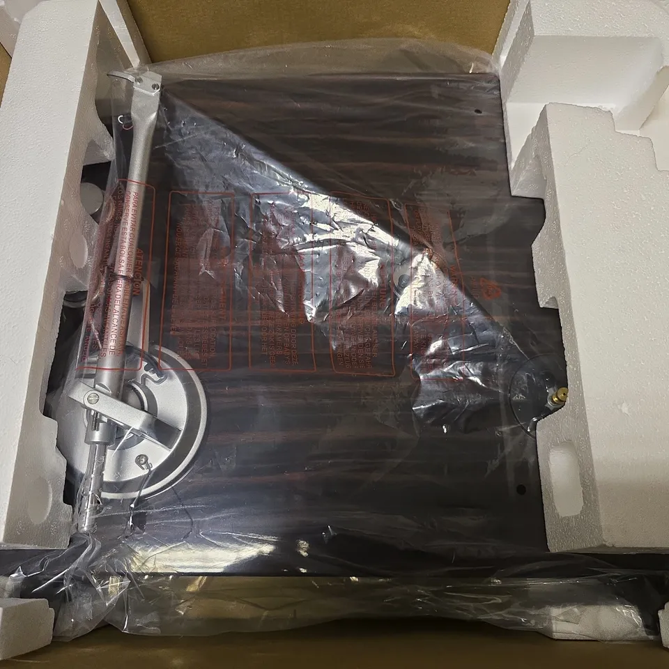 BOXED LENCO TURNTABLE WITH BLUETOOTH TRANSMISSION LBT-188WA V2