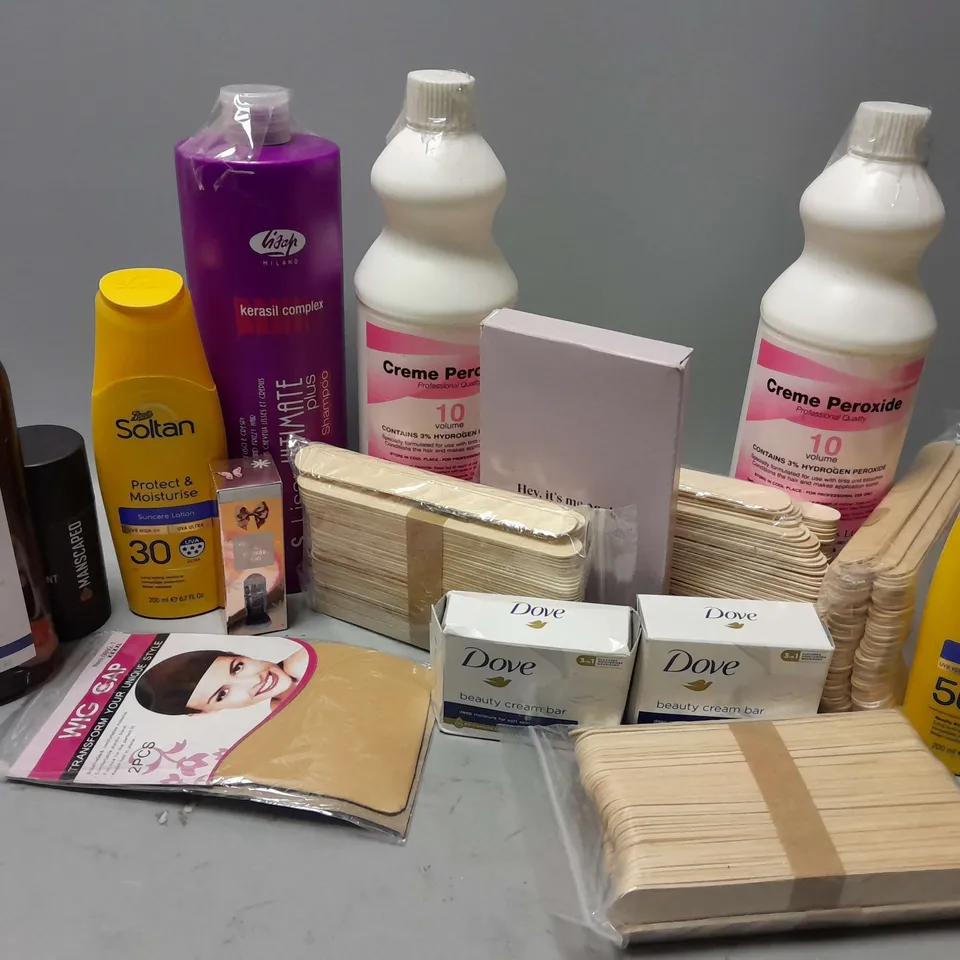 APPROXIMATELY 15 ASSORTED HEALTH & BEAUTY ITEMS TO INCLUDE CREME PEROXIDE 10 VOLUME (1L) ELOISE VOLCANIC OIL ABSORBER DUO, WAX APPLICATORS, ETC
