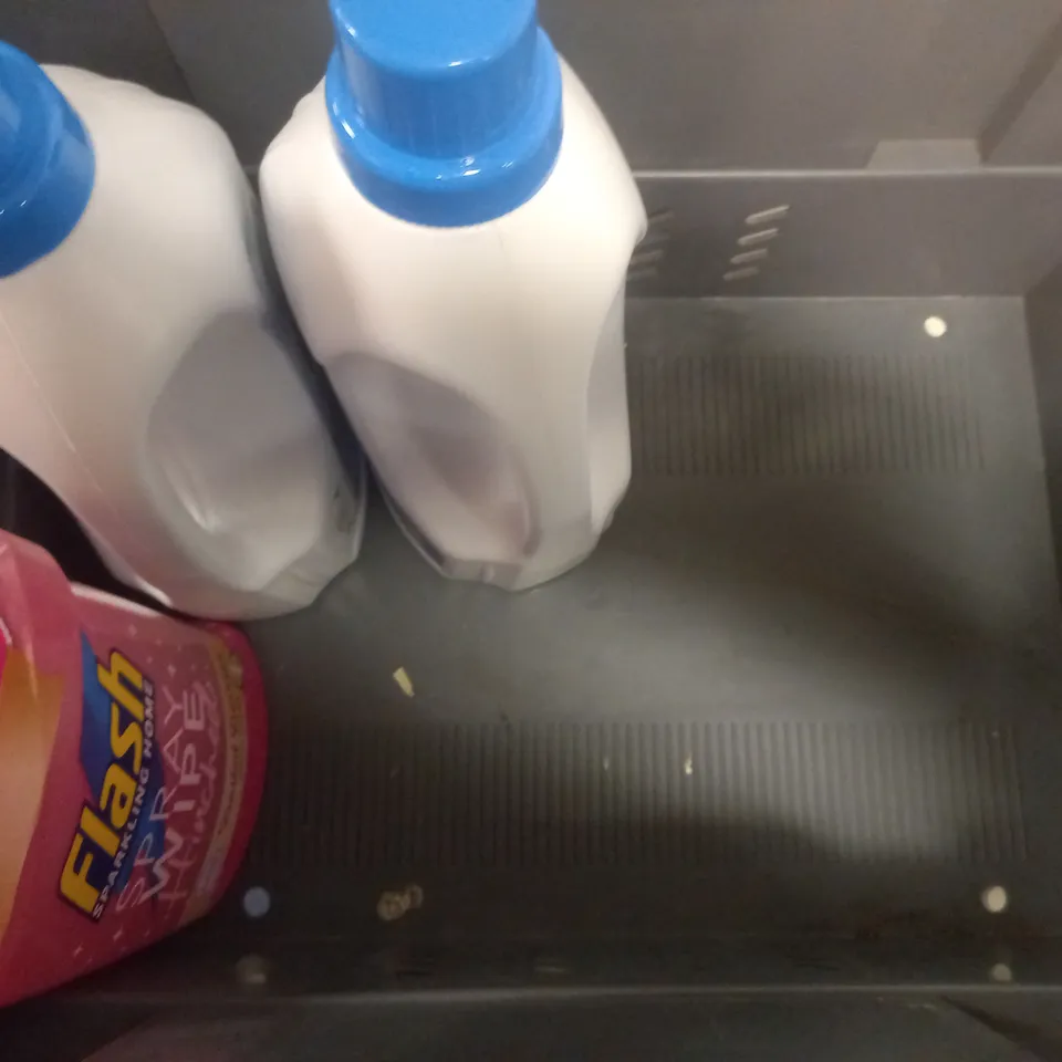 BOX OF APPROX 7 ASSORTED LIQUIDS TO INCLUDE - FLASH SPRAY WIPE - DETTOL LAUNDRY SANITISER - FLASH POWERMOP ETC