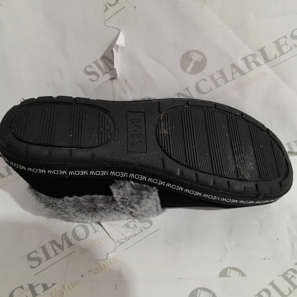 PAIR OF SKECHERS BOBS TOO COZY SLIPPERS BLACK CAT SIZE 7