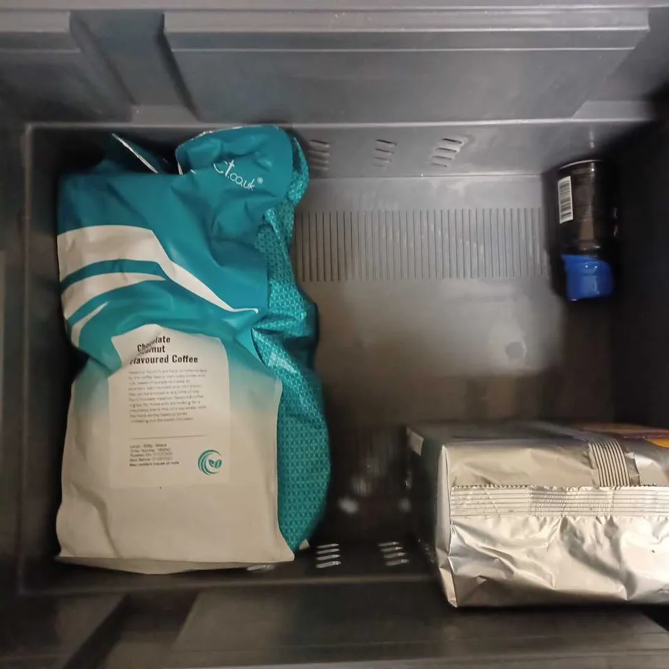 BOX OF APPROX 8 ITEMS TO INCLUDE HARRODS HOT CHOCOLATE, PERKY BLENDERS COFFEE BEANS AND COFFEE DIRECT COFFEE BEANS