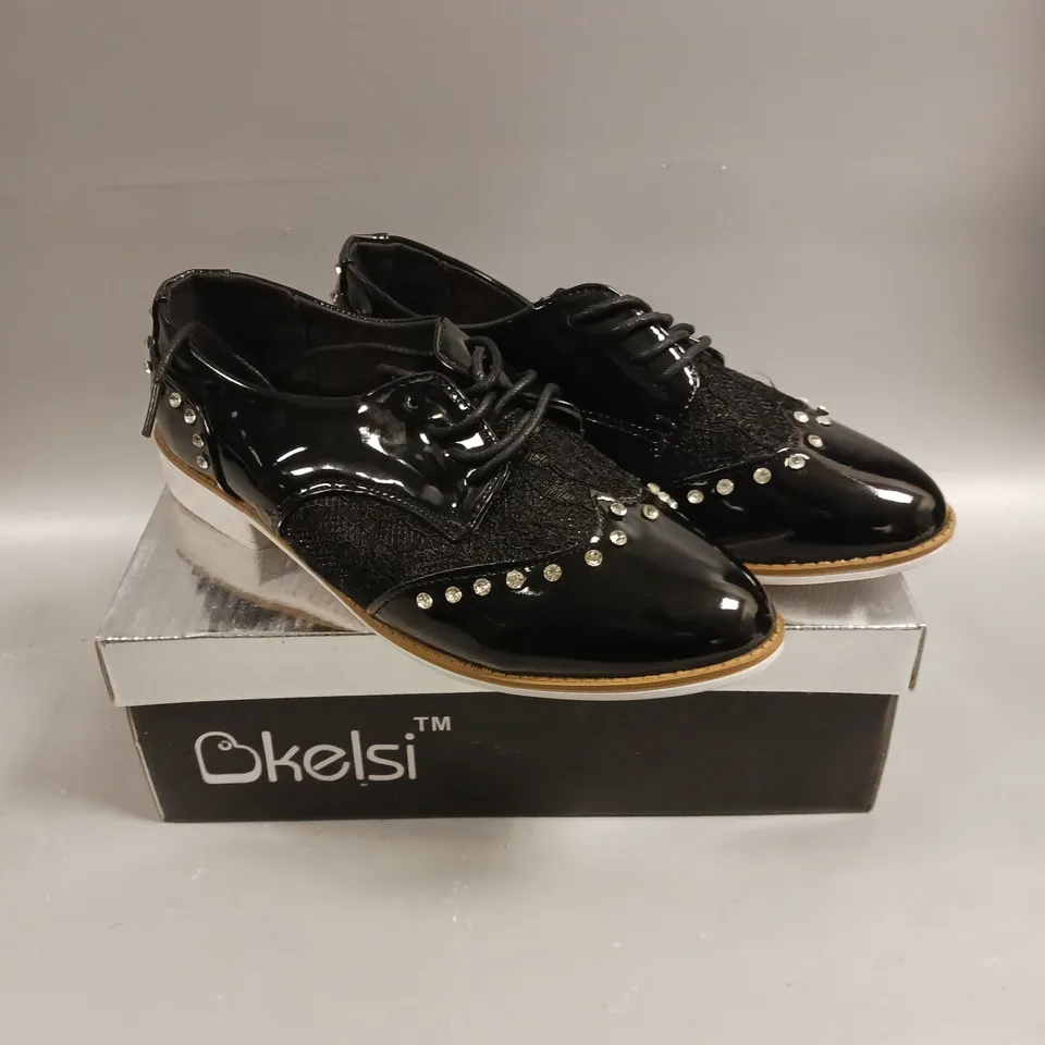 BOXED PAIR OF KELSI LACED SEQUINED SHOES IN BLACK - 4