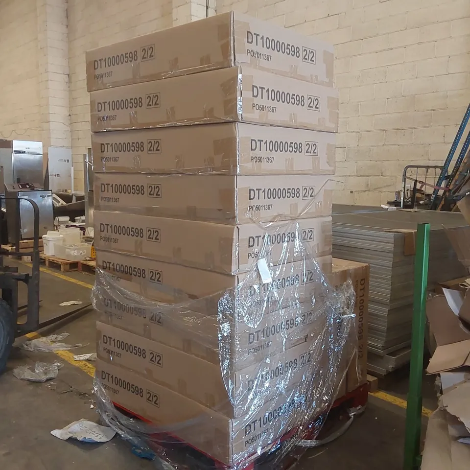 PALLET CONTAINING A LARGE QUANTITY OF ASSORTED DINING TABLE PARTS 