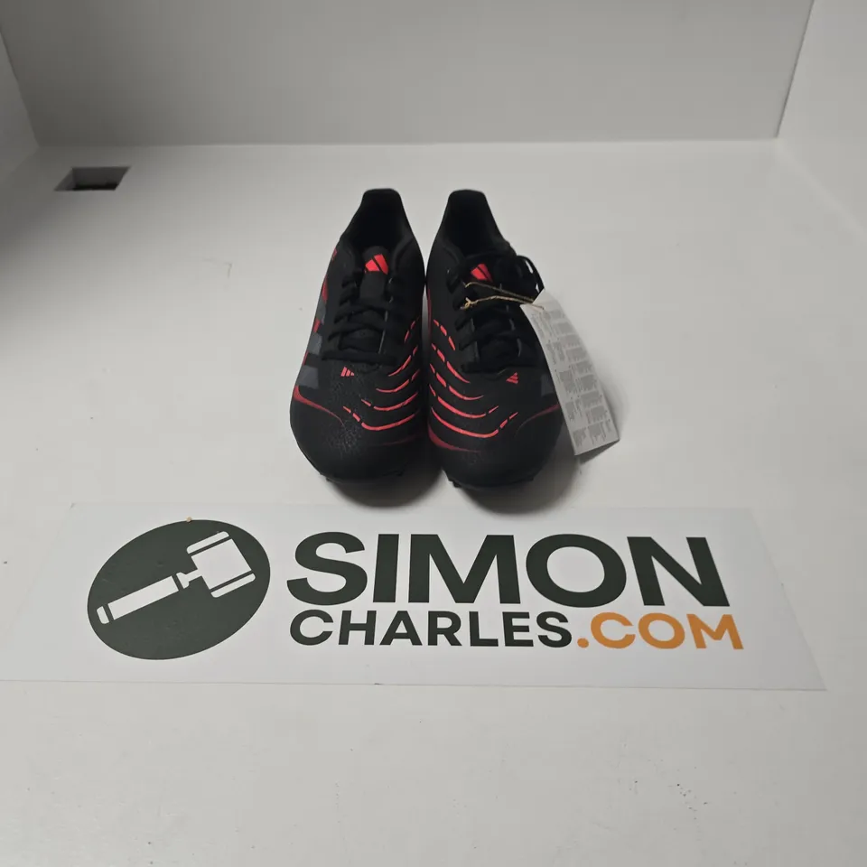 UNBOXED PAIR OF ADIDAS PREDATOR FOOTBALL BOOTS IN BLACK/RED - UK 5