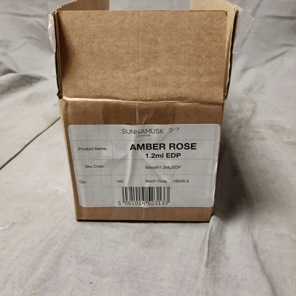 BOX OF APPROXIMATELY 90 AMBER ROSE SUNNAMUSK LONDON 1.2ML SAMPLES