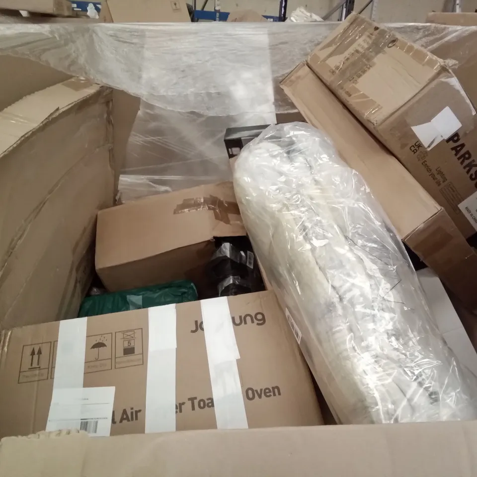 PALLET OF ASSORTED ITEMS INCLUDING STOREMIC TOILET SEAT, MACOOK RICE COOKER, LLIVEKIT AIR FRYER, BACOENG ASH VAC, YUM ASIA SAKURA RICE COOKER, AIR FRYER TOASTER OVEN