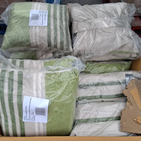 LOT OF APPROXIMATELY 20 BRAND NEW CHENILLE STRIP 40X40CM STRIPED CUSHIONS
