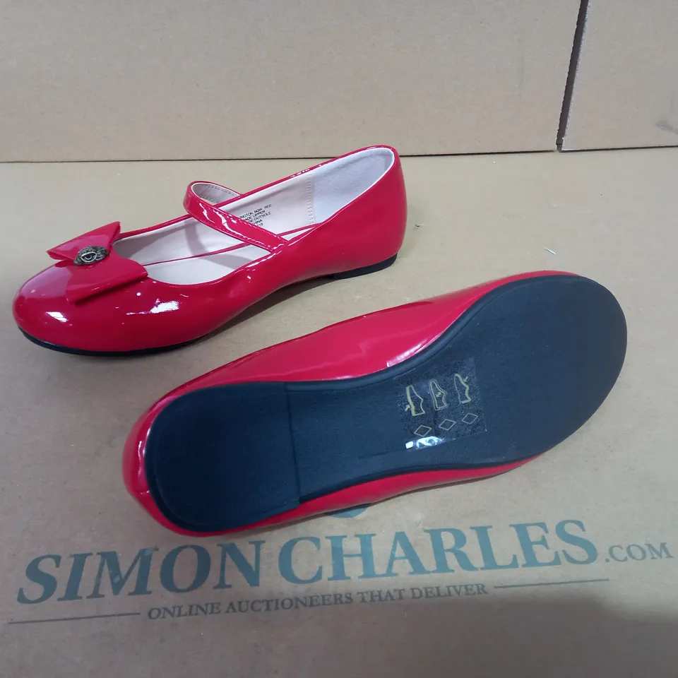 PAIR OF SIZE 34 RED KURT GEIGER SHOES 