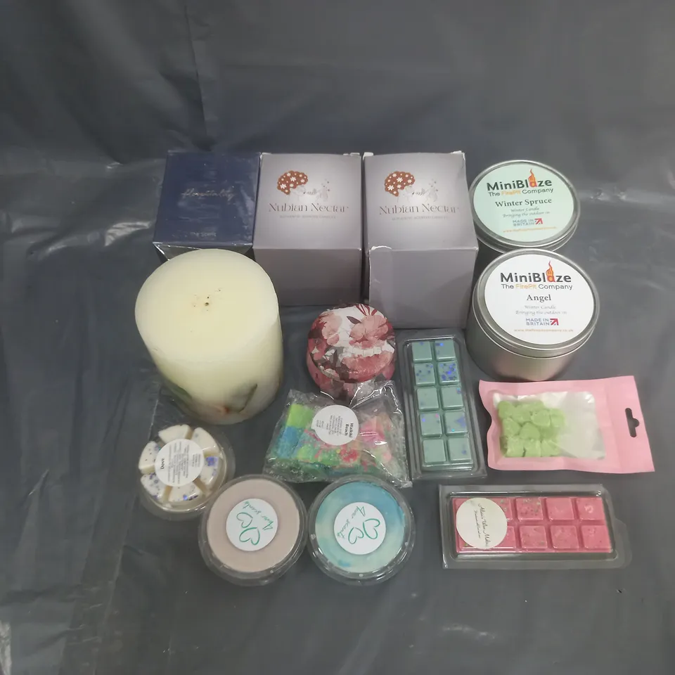 BOX OF APPROXIMATELY 8 ASSORTED ITEMS TO INCLUDE - CANDLES AND WAX MELTS ETC. 