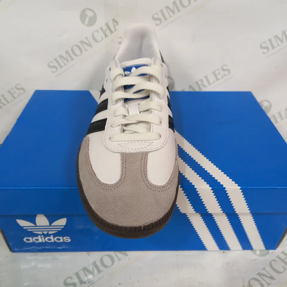 BOXED PAIR OF ADIDAS SAMBA OG SHOES IN WHITE/BLACK UK SIZE 7