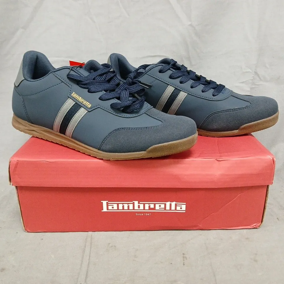 BOXED PAIR OF JAMBRELLA TACKLE SHOES IN NAVY SIZE UK 8