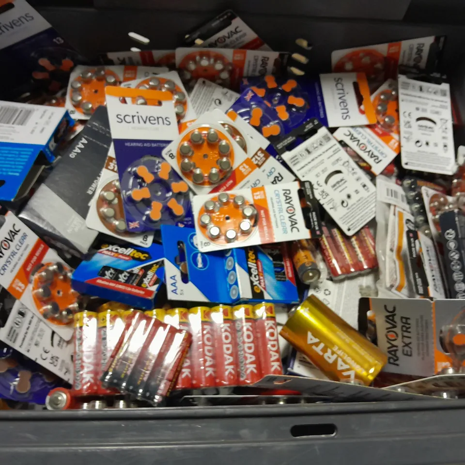 LARGE QUANTITY OF ASSORTED BATTERIES TO INCLUDE PROCELL, PANASONIC AND JCB