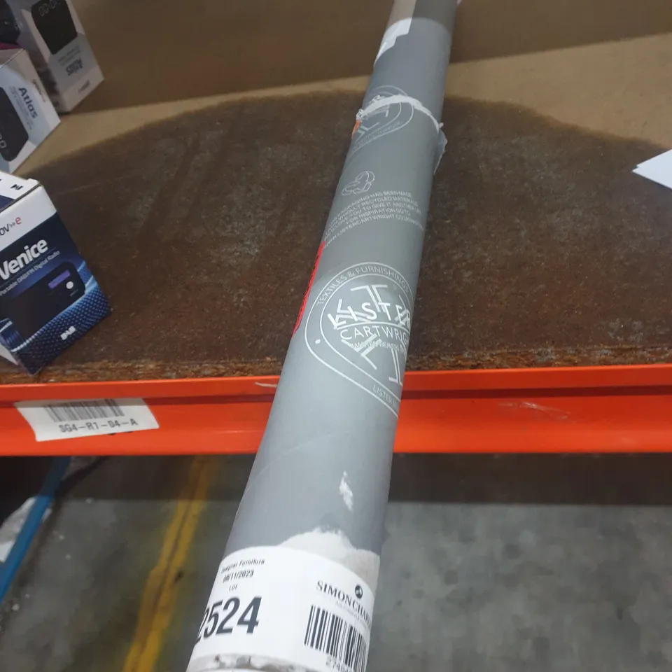 Boxed blackout roller blind 