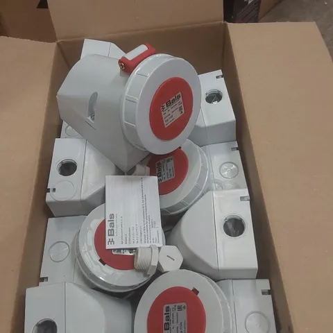BOX CONTAINING APPROXIMATELY 10x BALS WALL MOUNTING SOCKET OUTLET