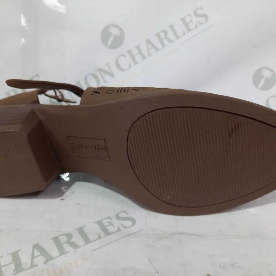 PAIR OF BELLA VITA LOW HEEL SHOES IN BROWN SIZE 7.5