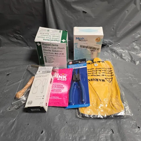APPROXIMATELY 12 ASSORTED HOUSEHOLD ITEMS TO INCLUDE - STAINLESS STEEL COFFEE SCOOP - THE PINK STUFF POWER FOAMING TOILET CLEANER - HYPACLENS SALINE EYE WASH - COLLECTION ONLY - ETC