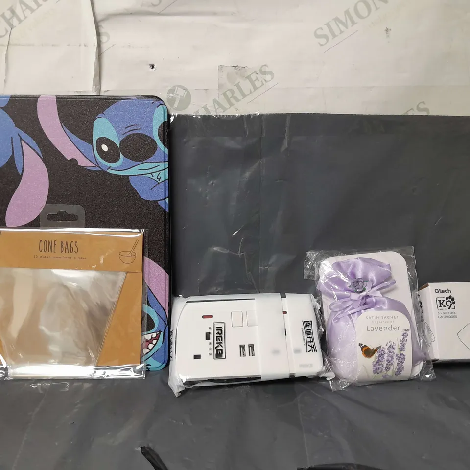 BOX OF APPROXIMATELY 12 ASSORTED ITEMS TO INCLUDE - GTECH SCENTED CARTRIDGES , PLUG SOCKET , CONE BAGS ETC
