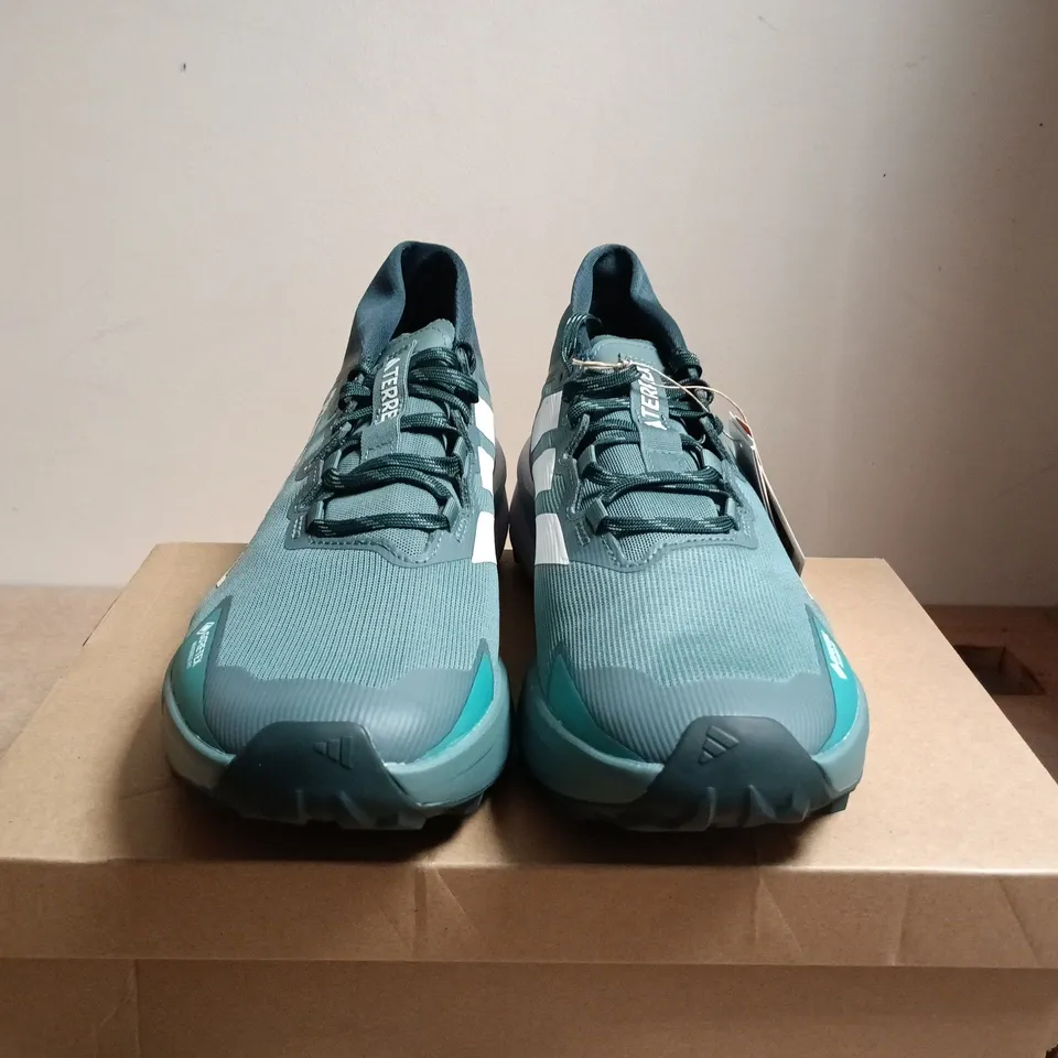 BOXED PAIR OF ADIDAS TERREX AGRAVIC GTX TRAIL RUNNING SHOES – UK 11 (MEN'S)