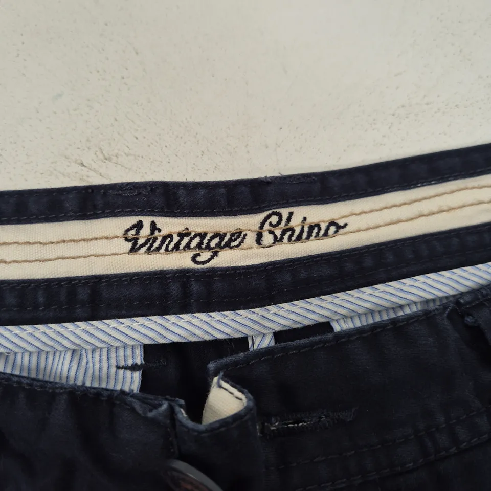 Crew Co. Heritage Navy chinos – Men's trousers with belt loops