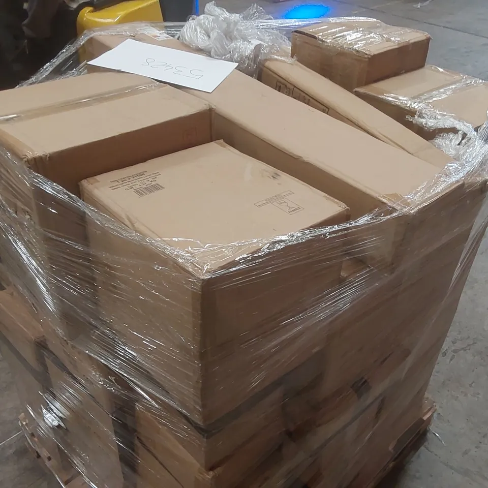 PALLET CONTAINING A VERY LARGE QUANTITY OF ASSORTED LIGHTING ITEMS