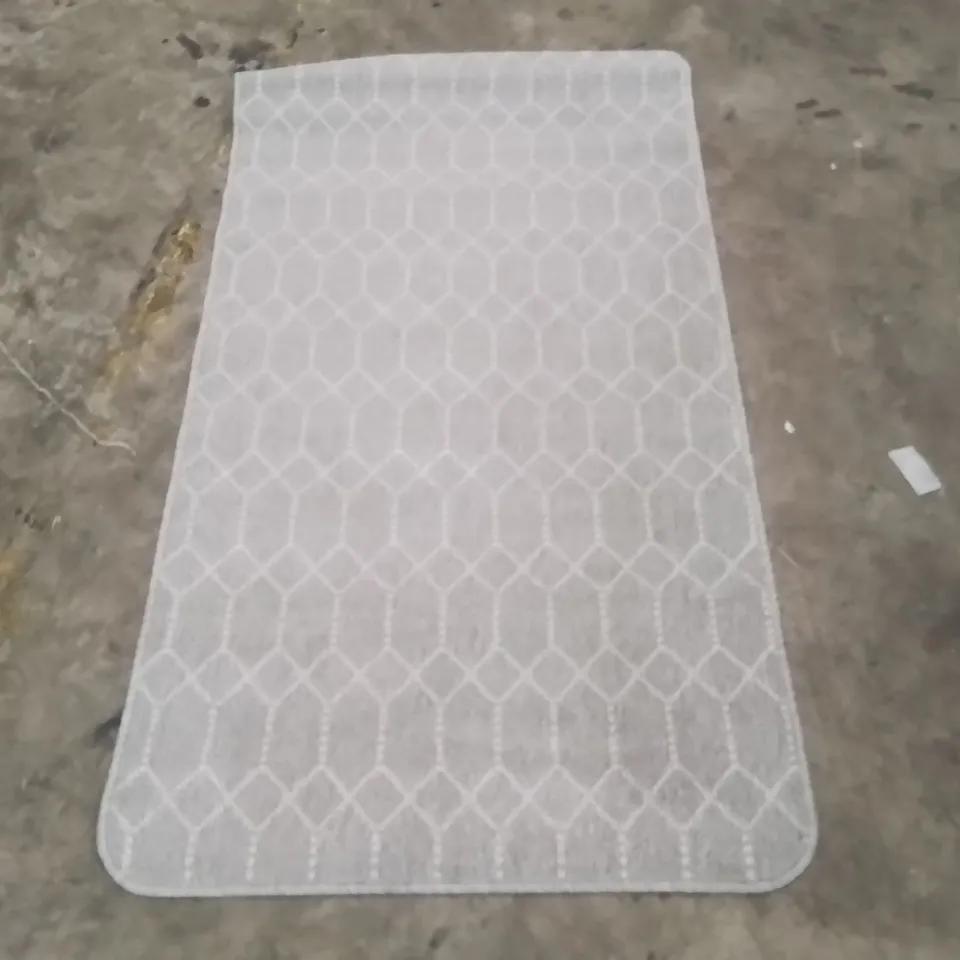 QUALITY DESIGNER AREA RUG - APPROXIMATELY 143X80CM