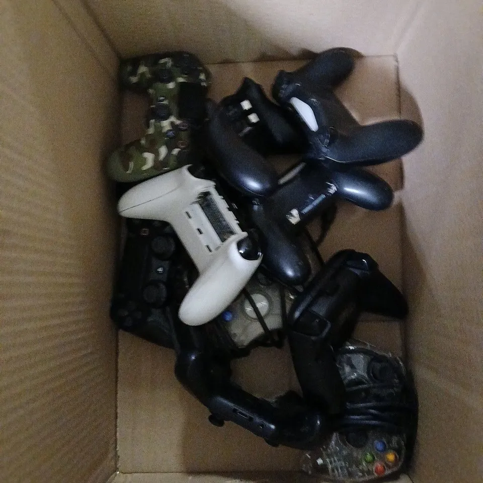 APPROXIMATELY 10 ASSORTED GAMING CONSOLE CONTROLLERS TO INCLUDE XBOX & PLAYSTATION 