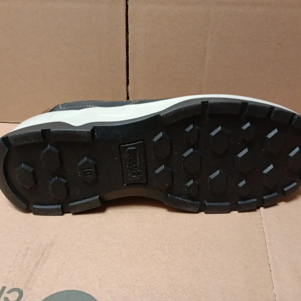 UNBOXED PAIR OF EASY FIT JOEL SHOES IN GREY - SIZE 10