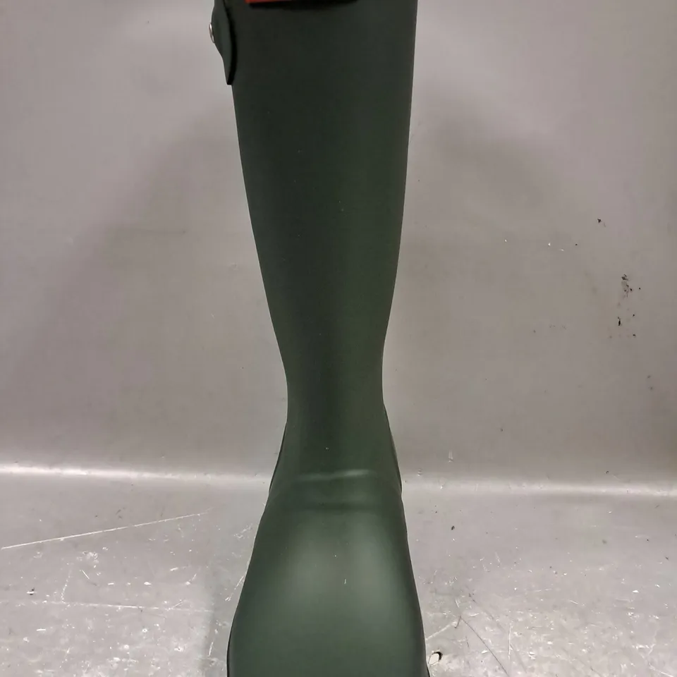 BOXED PAIR OF HUNTER WELLINGTON BOOTS IN GREEN UK SIZE 3