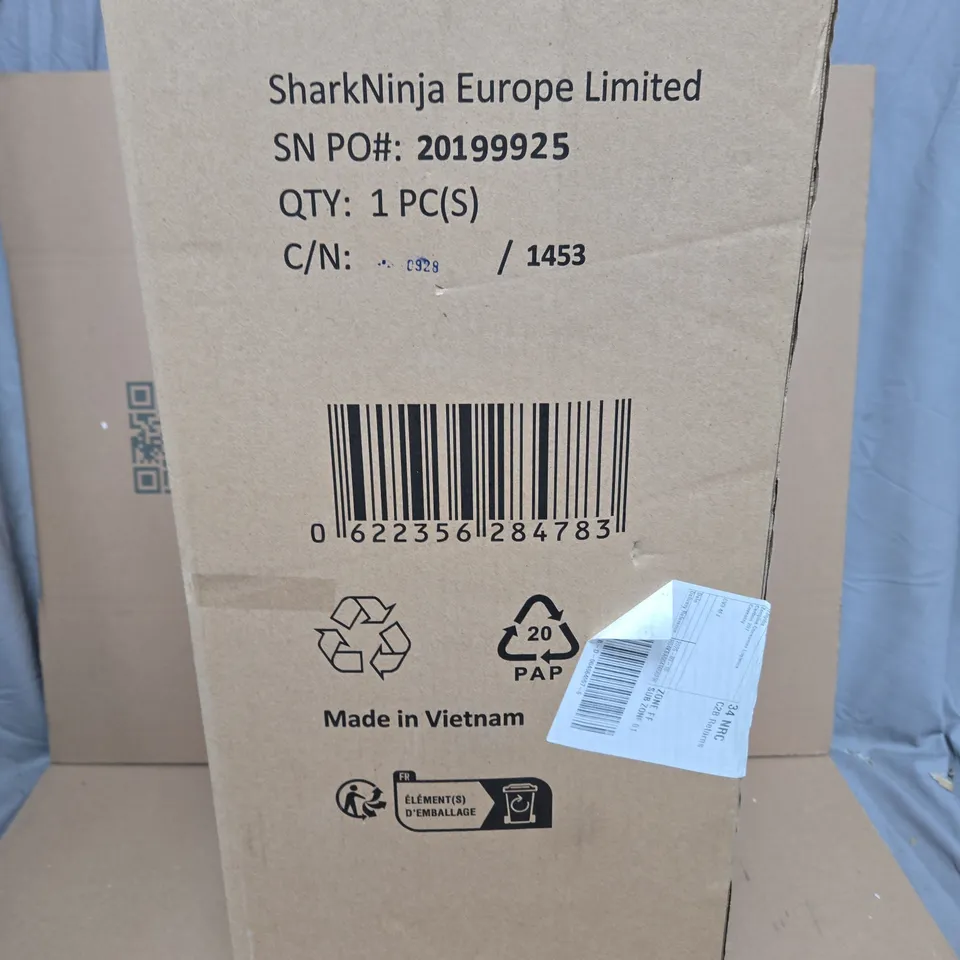 SHARK POWERDETECT CORDED STICK VACUUM CLEANER