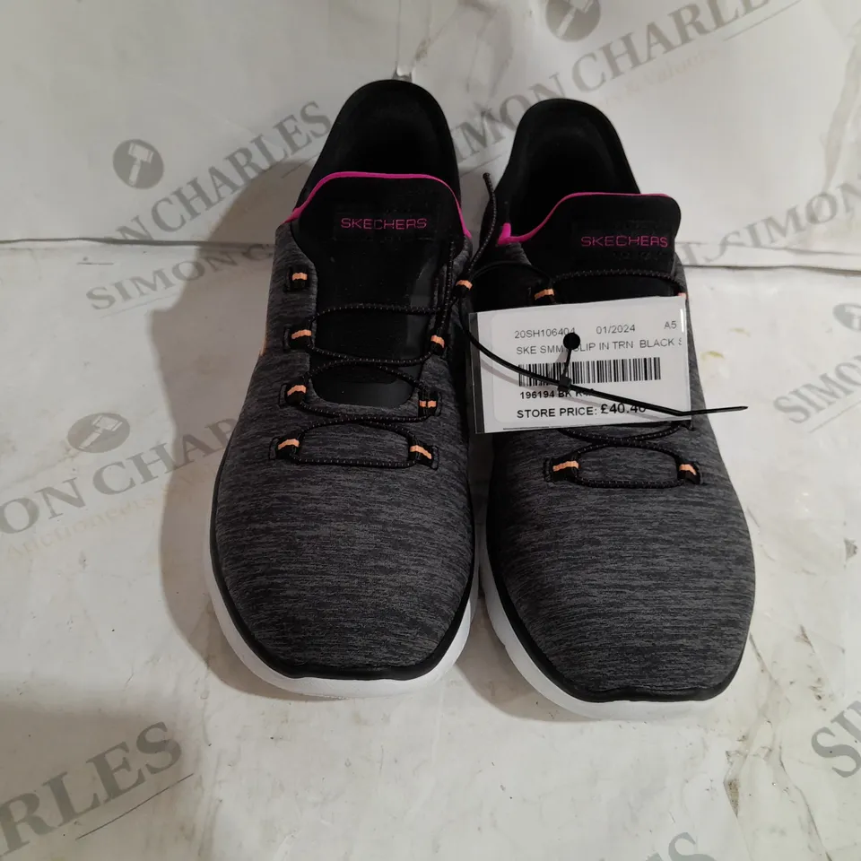 SKECHER SLIP IN TRAINERS SIZE UNSPECIFIED