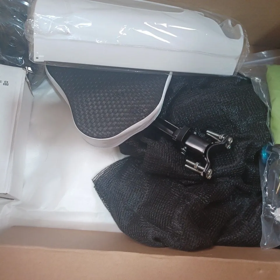 BOX OF APPROXIMATELY 20 ASSORTED HOUSEHOLD ITEMS TO INCLUDE WATER BOTTLE, ECO POWER PEG 20PCS PEG SET, ETC