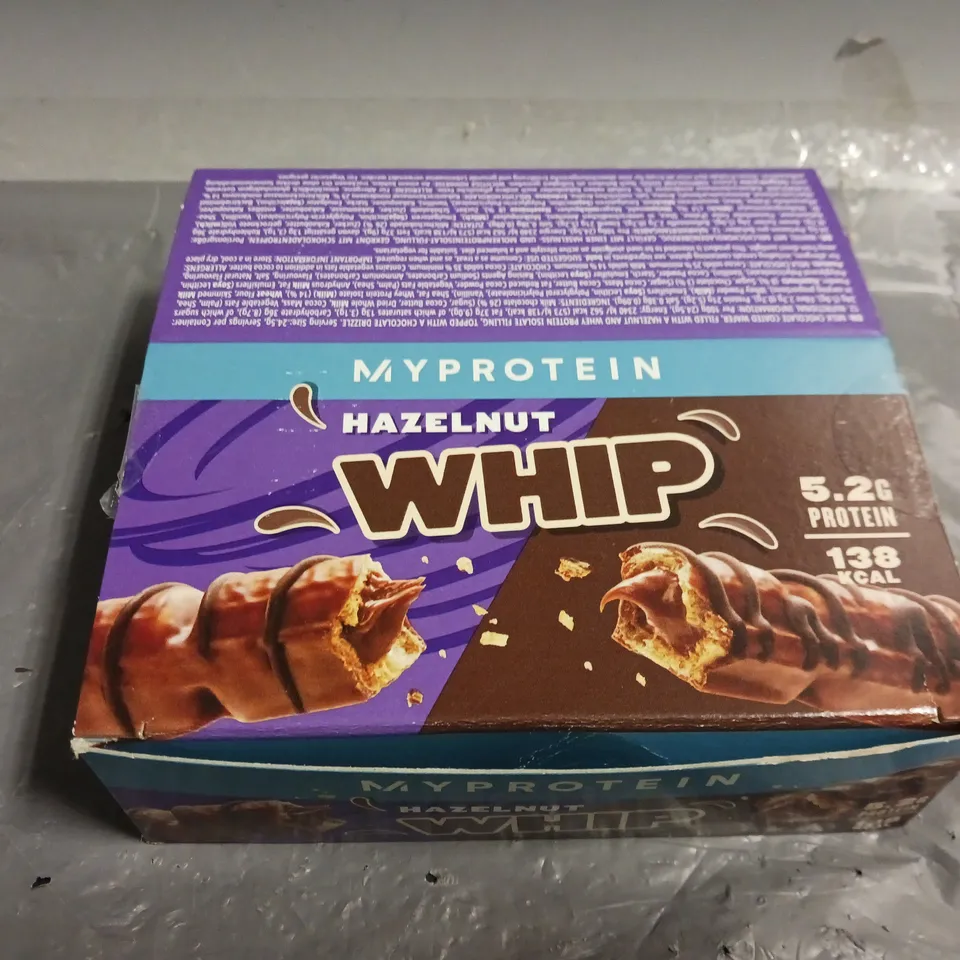12 BOXED MYPROTEIN HAZELNUT WHIP PROTEIN BARS (12x24.5g)