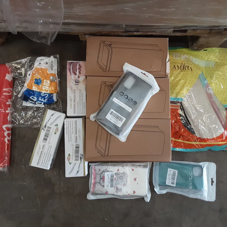 PALLET OF ASSORTED PRODUCTS TO INCLUDE SUN-E FLOWER POT, EVERTON FACE MASK, A52/A72/A92 PHONE CASE, PROFESSIONAL GARLIC PRESS, MEFA PERFECT 20+3 GEL POLISH, JODISS CHRISTMAS GNOME