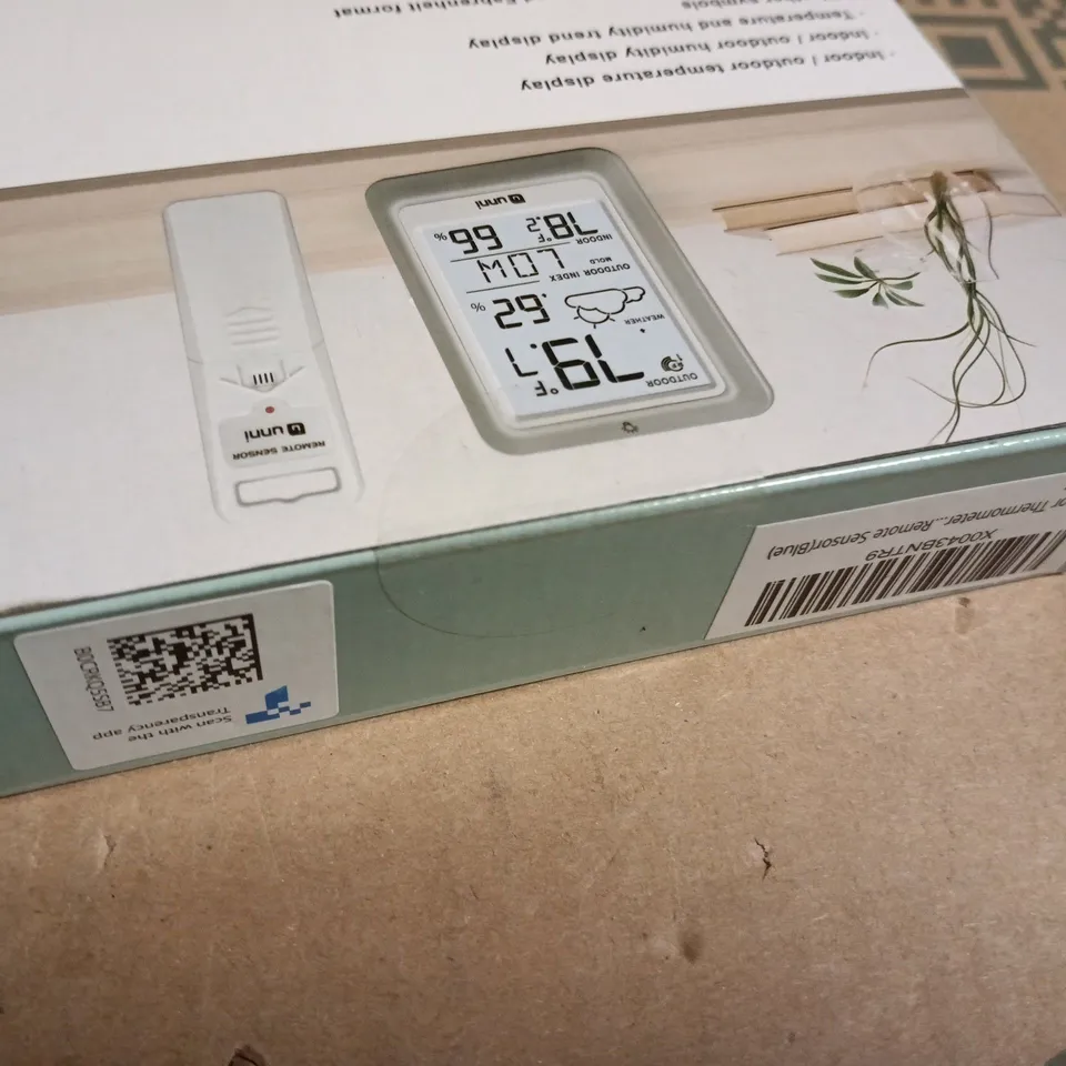 SEALED UNN INDOOR/OUTDOOR THERMOMETER HYGROMETER - UN0581