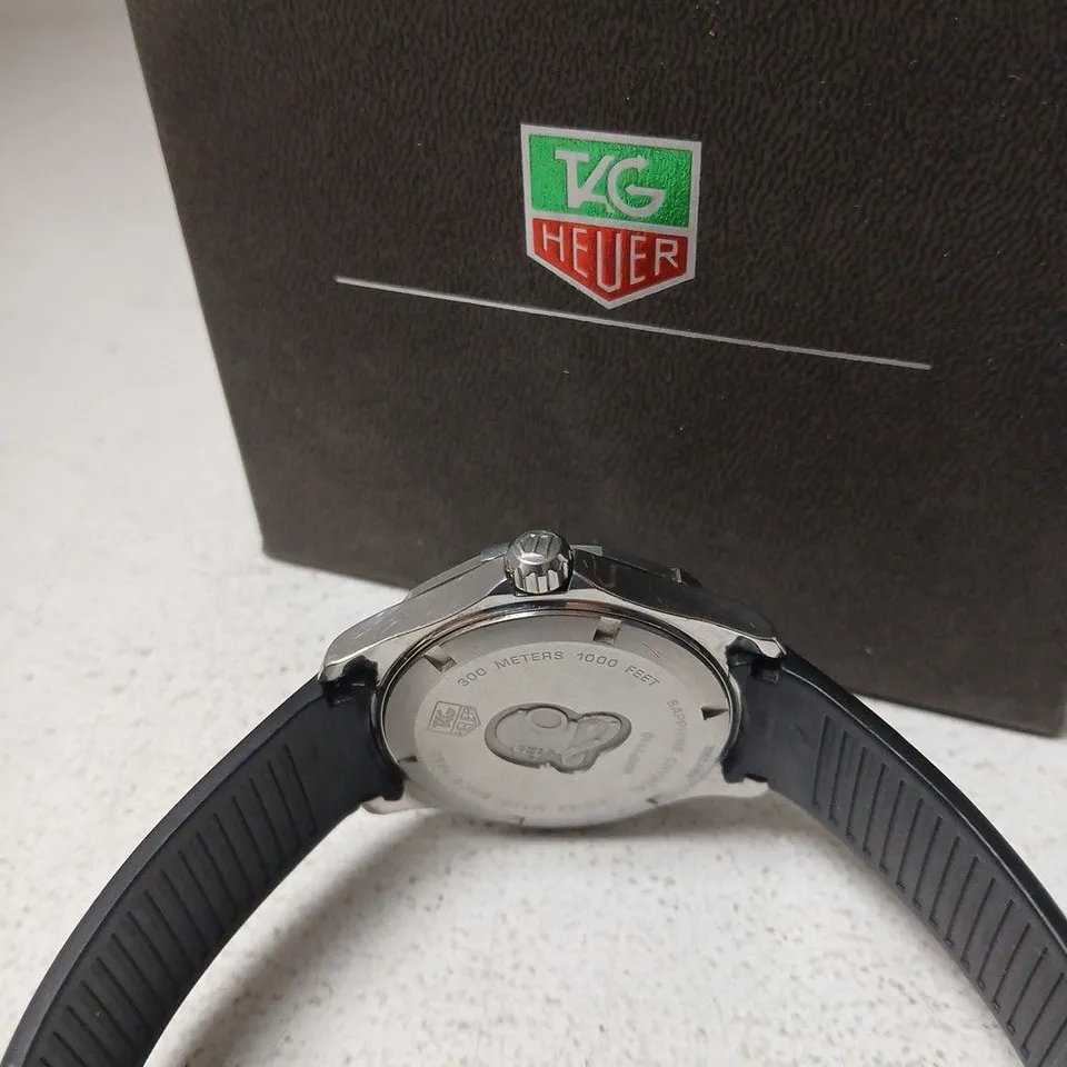 BOXED TAG HEUER SPORTS WATCH WITH RUBBER STRAP – 300M WATER RESISTANCE
