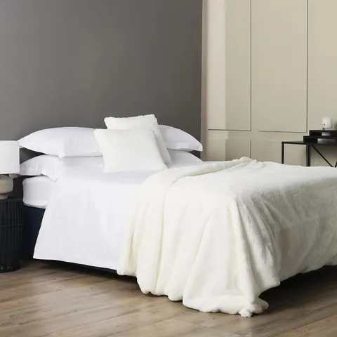 K BY KELLY HOPPEN LUXURY FAUX FUR THROW & SET OF 2 CUSHIONS - WINTER WHITE