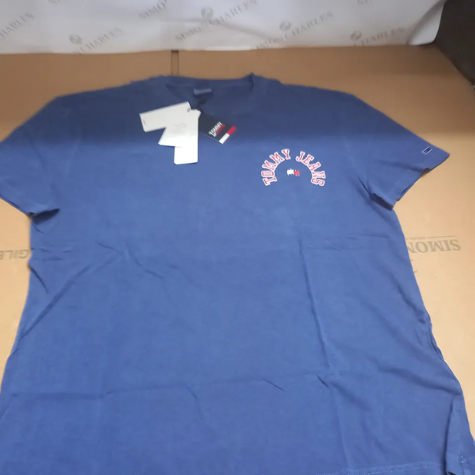TOMMY JEANS COLLEGE T-SHIRT - XXL