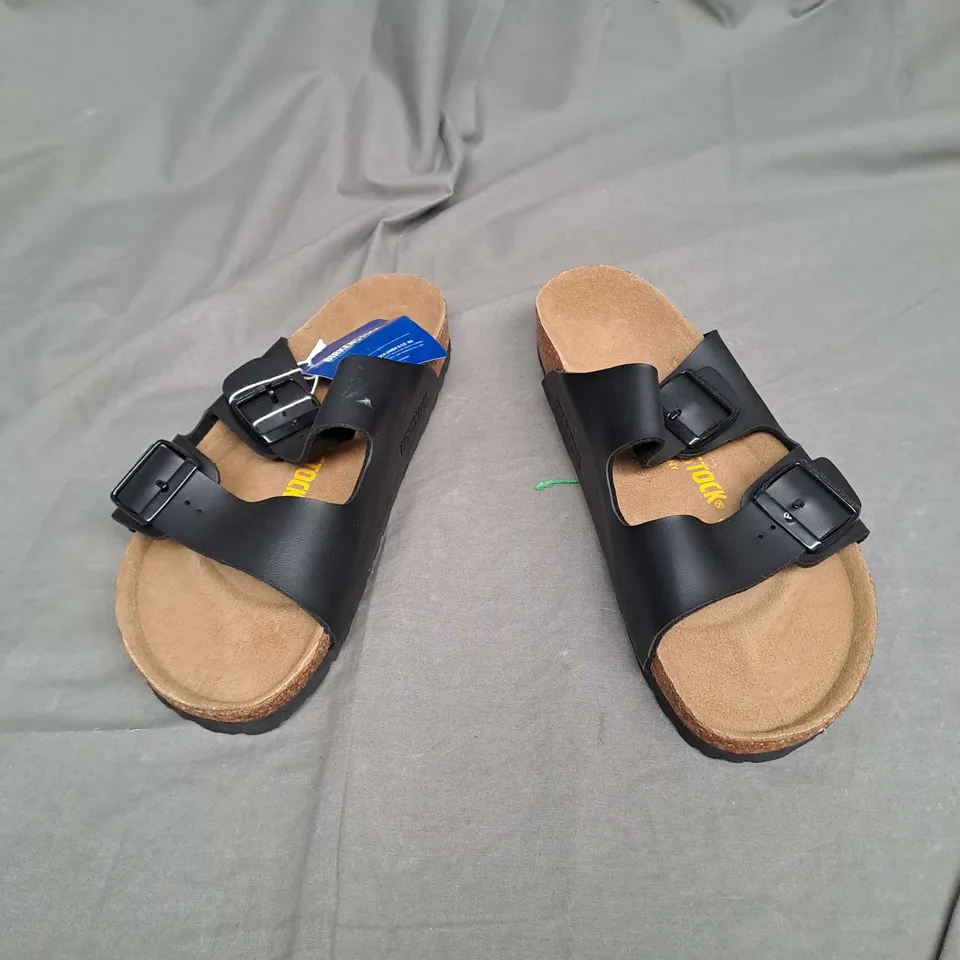 PAIR OF BIRKENSTOCKS SANDALS IN BLACK SIZE 40