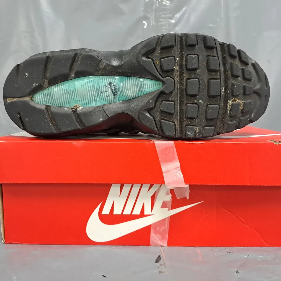 BOXED PAIR OF NIKE AIR MAX 95 GS SHOES IN BLACK/GREY/CYAN SIZE UK 6