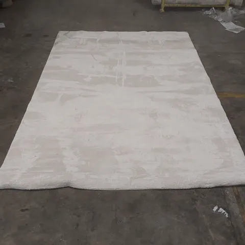 QUALITY DESIGNER FLUFFY RUG - APPROXIMATELY 285 x 200cm