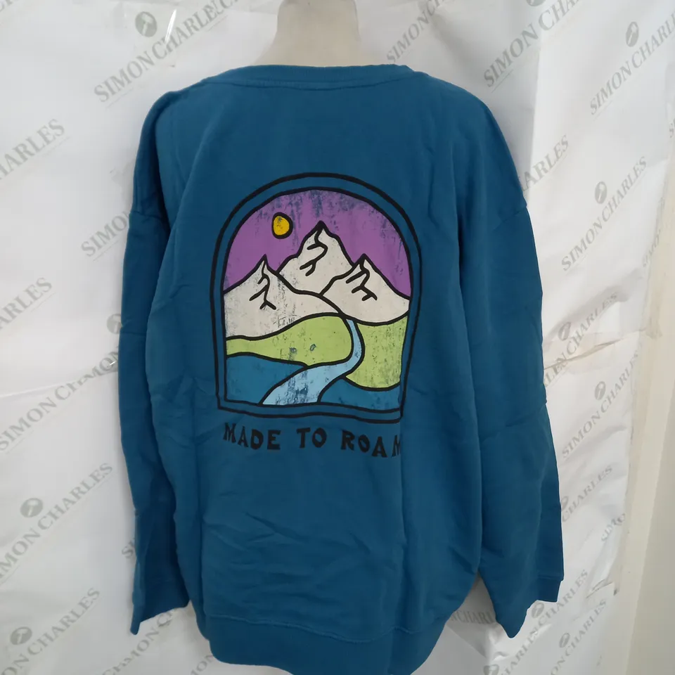 PASSENGER FRIDAY COLLECTIVE RECYCLED COTTON OVERSIZED PRINTED SWEAT SHIRT IN BLUE CORAL SIZE L