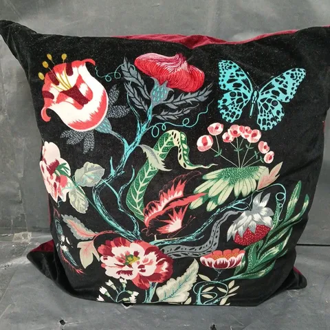 NATURE PRINT CUSHION IN BLACK/RED