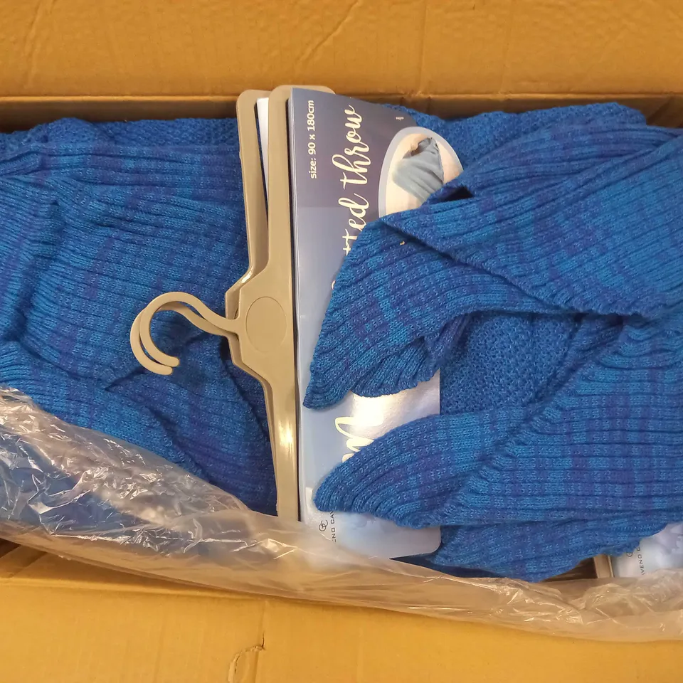 BOX OF APPROX 12 MERMAID KNITTED THROWS - BLUE