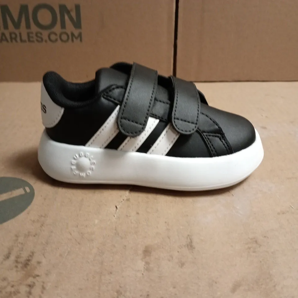 ADIDAS KIDS VELCRO FASTENING TRAINERS BLACK AND WHITE YOUNG CHILD SIZE 7