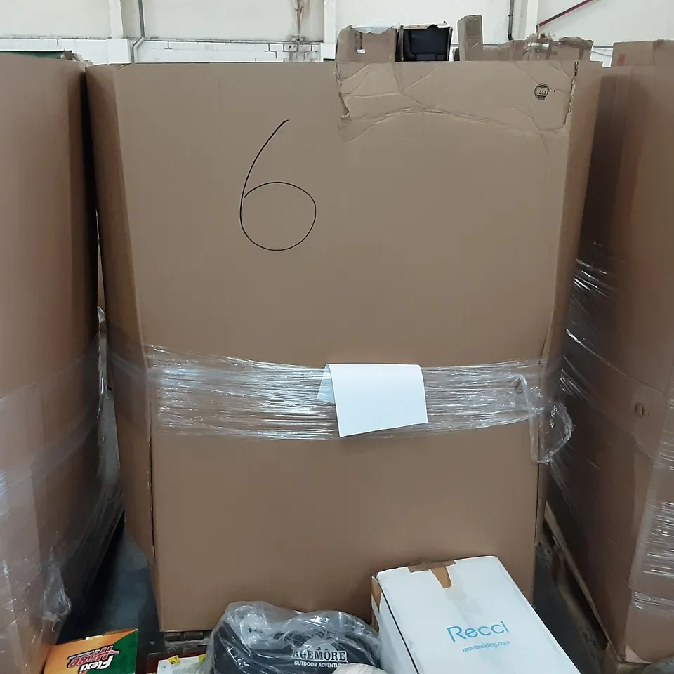 PALLET OF ASSORTED PRODUCTS TO INCLUDE FLEXI HOSE, RECCI BEDDING, SUPLONG 100FT HOSE, AGEMORE SLEEPING BAG, FEAGAR, EMMA PILLOW
