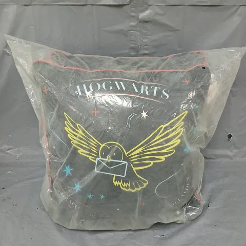 BAGGED PAIR OF HARRY POTTER HOGWARTS CUSHIONS IN NAVY (45X45CM)