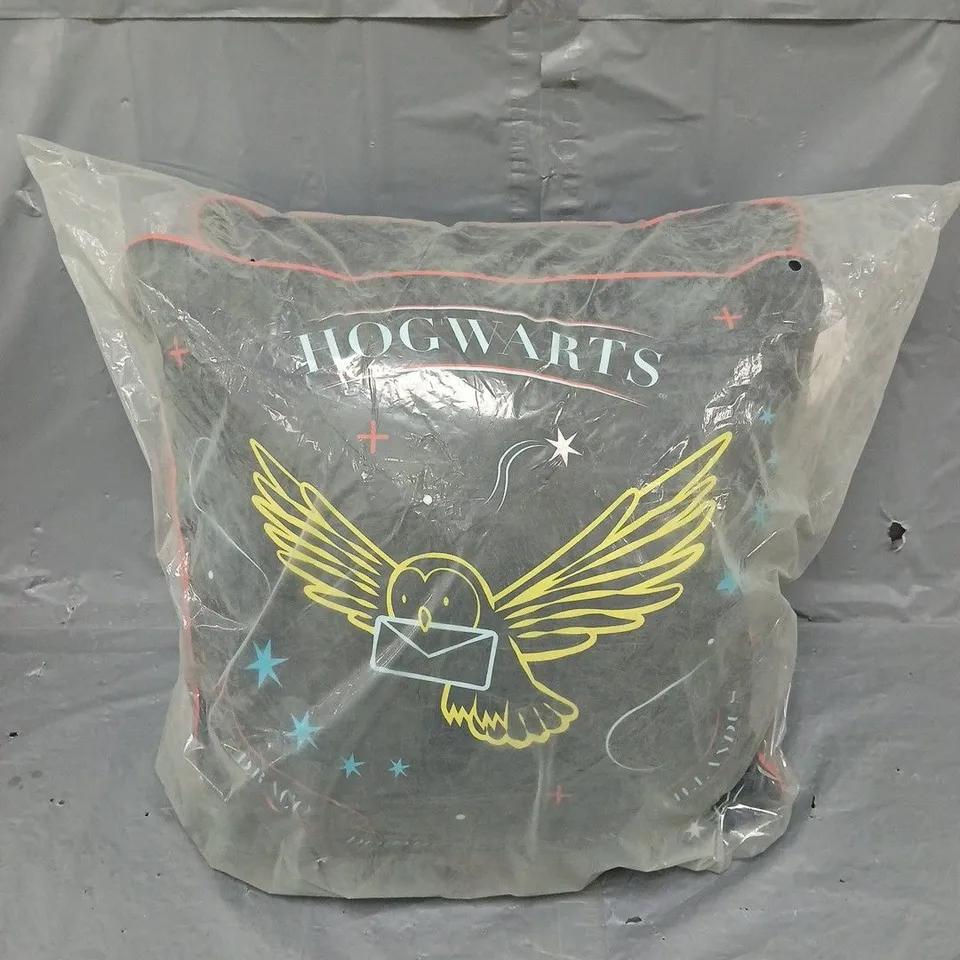 BAGGED PAIR OF HARRY POTTER HOGWARTS CUSHIONS IN NAVY (45X45CM)